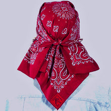 Load image into Gallery viewer, Burgundy/Gold Glitter Paisley Skulldana®