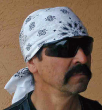 Load image into Gallery viewer, White Paisley Skulldana®